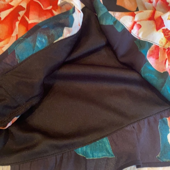 NWT SMYM floral rose romper size small - Picture 4 of 12